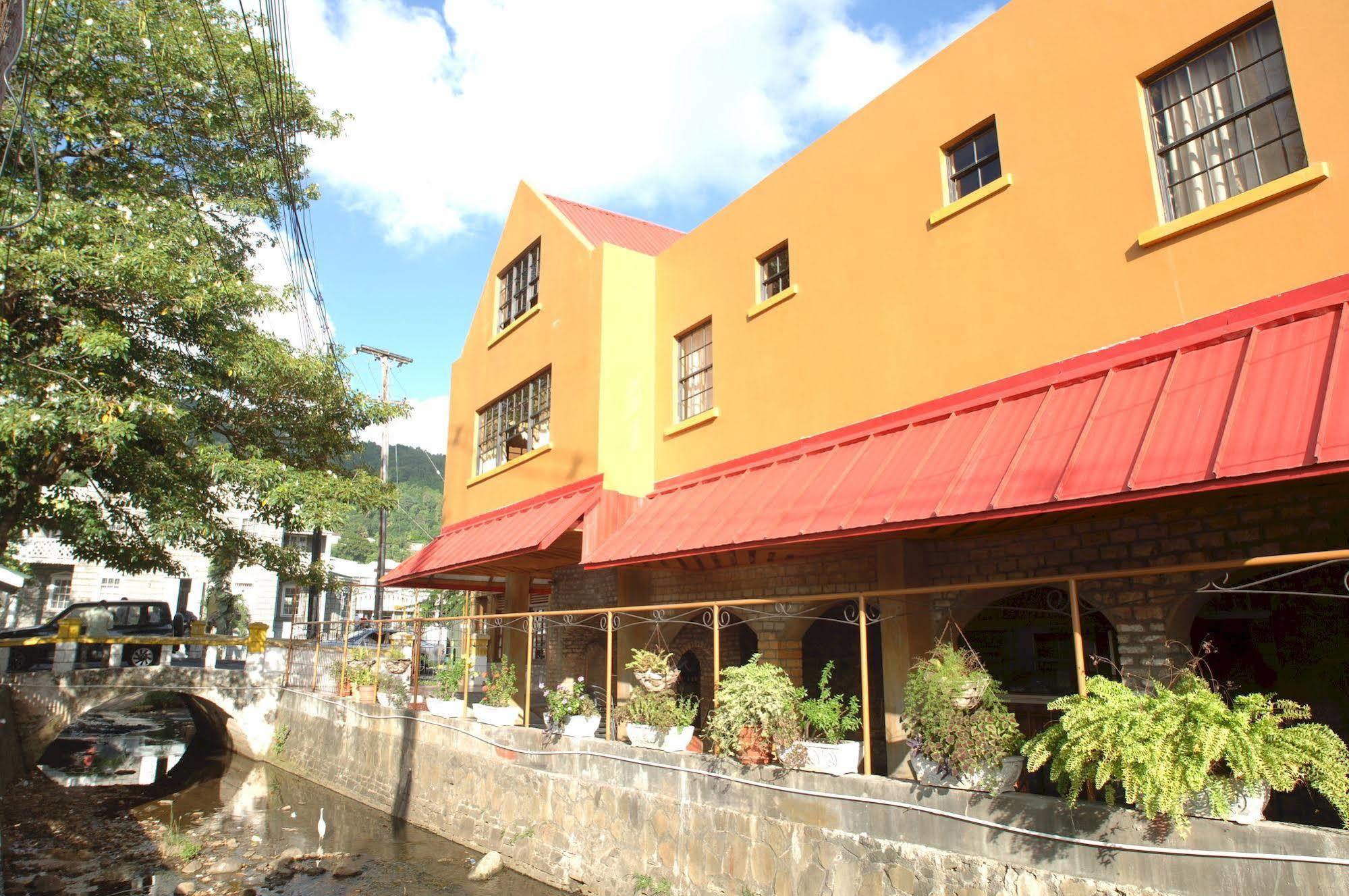 Heron At Bridgehouse Hotel Kingstown Exterior foto